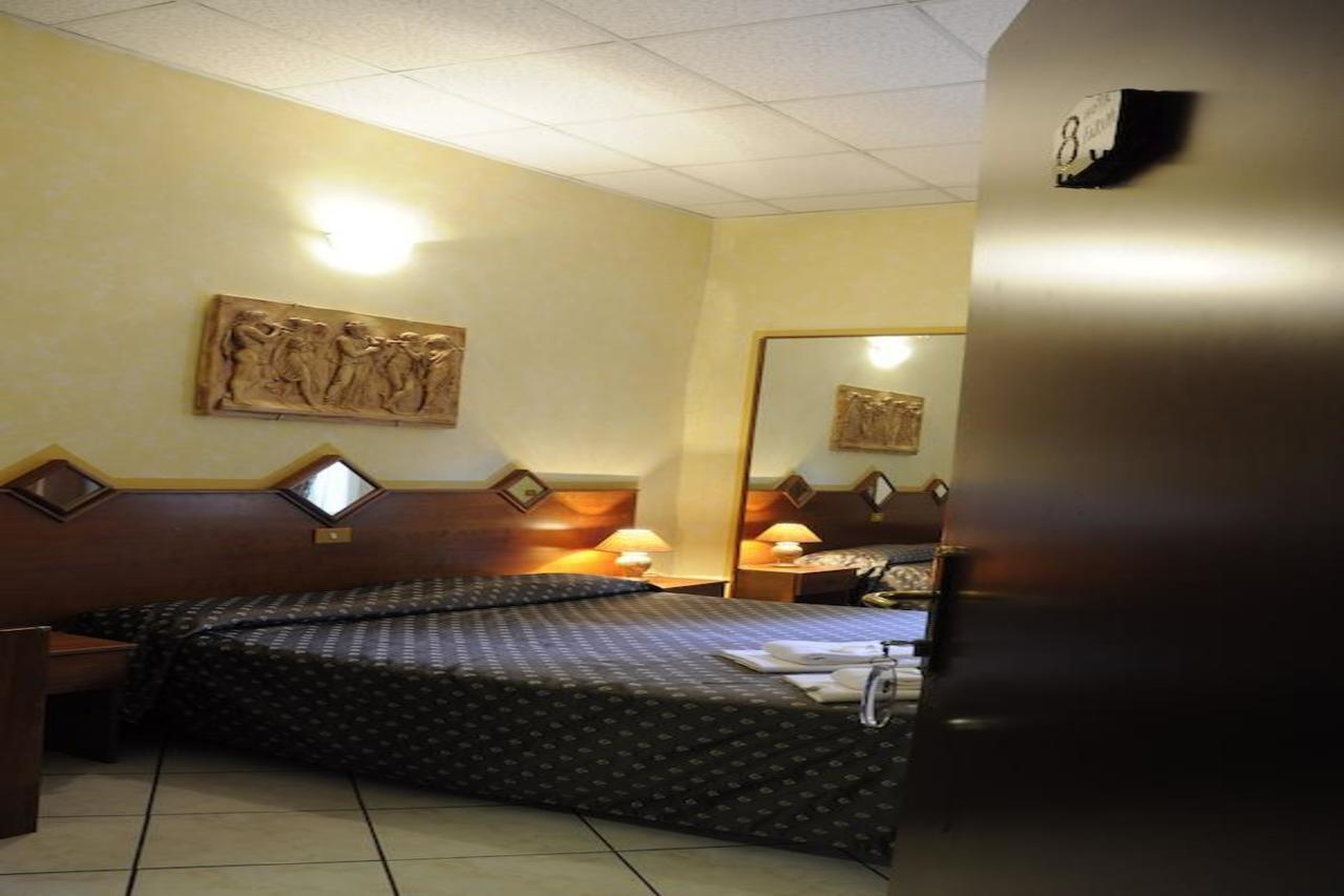 Hotel Farini Rome Luaran gambar