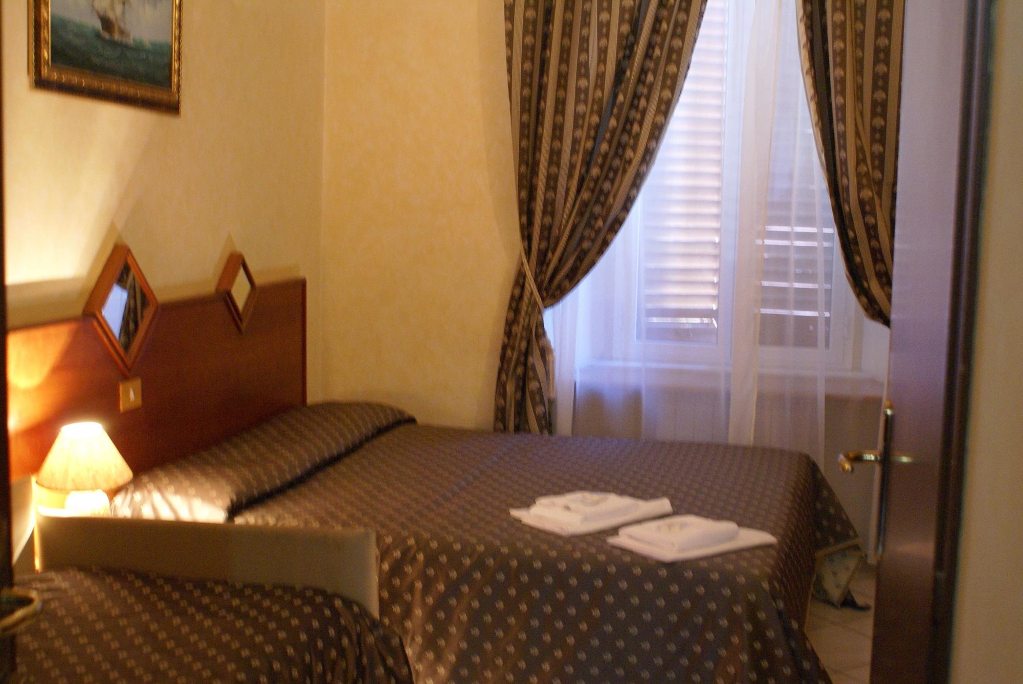 Hotel Farini Rome Luaran gambar