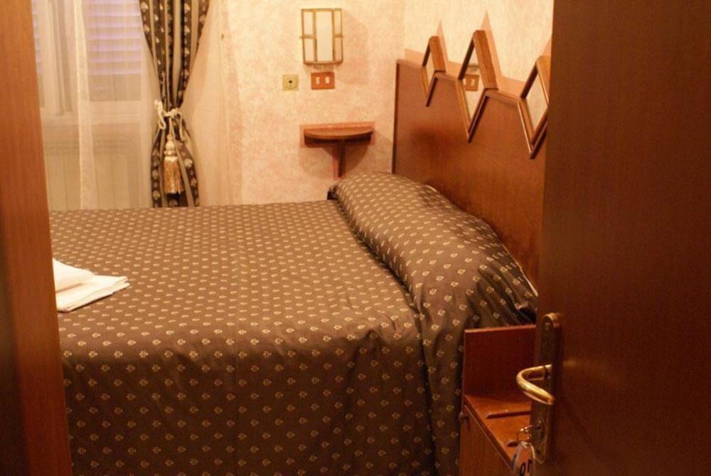 Hotel Farini Rome Luaran gambar